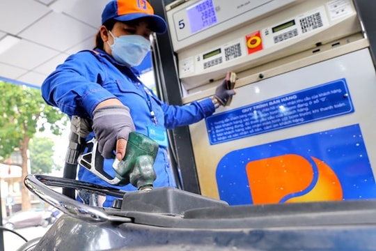 Giá xăng dầu ngày 11/8: Thế giới tiếp tục giảm