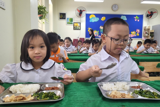 Hà Nội giao nhiệm vụ triển khai hỗ trợ bữa ăn bán trú cho học sinh tiểu học