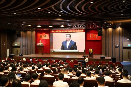 Thủ tướng: Tháo gỡ nút thắt thể chế, thúc đẩy kinh tế tư nhân