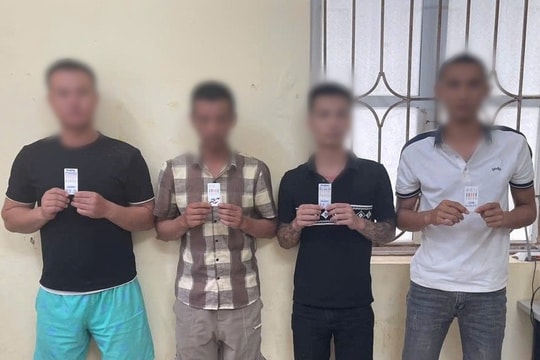 Mua ma túy về cho cả nhóm bạn sử dụng tại nhà