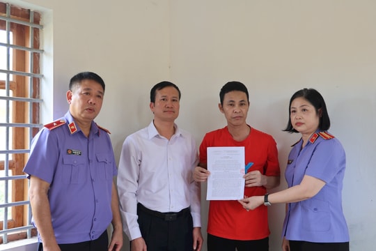 “Vụ án gà lôi” ở Hưng Yên: Trao quyết định hủy bỏ biện pháp tạm giam đối với bị cáo Thái Khắc Thành