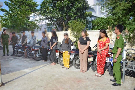 Bắt nhóm 7 thiếu niên chuyên 'săn' xe máy lúc nửa đêm