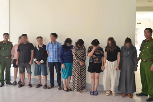 Triệt phá ổ nhóm đánh bạc, bắt giữ 9 đối tượng