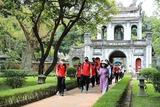 Từ 15/8/2025, miễn thị thực cho công dân 12 nước vào Việt Nam du lịch