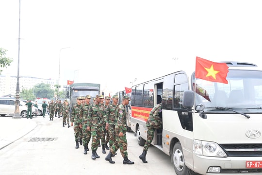 Tây Ninh đón đoàn Quân đội Hoàng gia Campuchia sang tham gia diễu binh