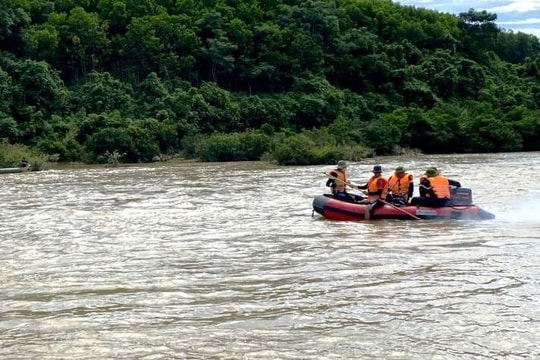 Lội qua sông để về nhà, một người đàn ông bị nước cuốn trôi