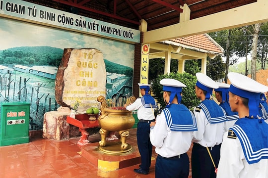 Tuổi trẻ Vùng 5 Hải quân tham gia hành trình "Tôi yêu Tổ quốc tôi"