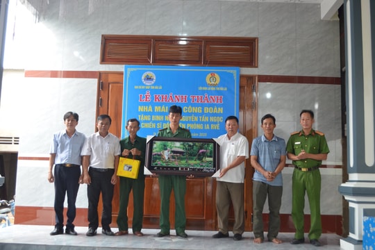 Khánh thành “Nhà Mái ấm Công đoàn” tặng chiến sĩ Biên phòng có hoàn cảnh khó khăn