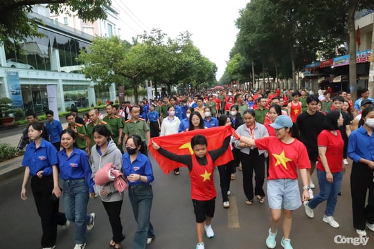 Người dân Đắk Lắk hưởng ứng chương trình “Cùng Việt Nam tiến bước”