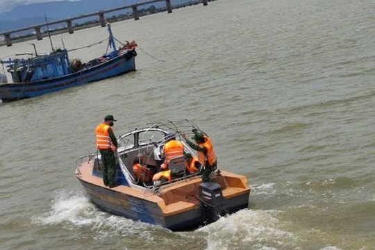 Công nhân gặp nạn khi đang sửa chữa cầu Đà Rằng