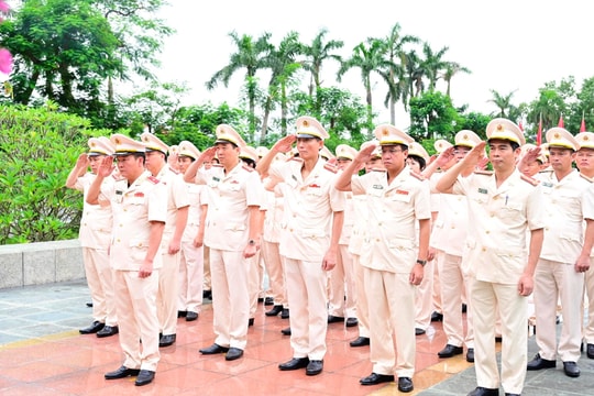 Công an Hải Phòng tặng quà, khám bệnh, cấp thuốc miễn phí