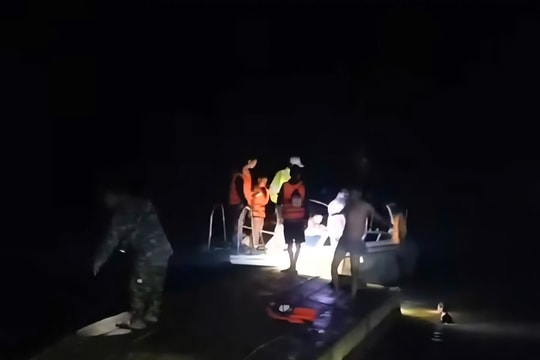 Giông lốc làm lật bè trên vùng biển Ba Hòn, 2 người tử vong