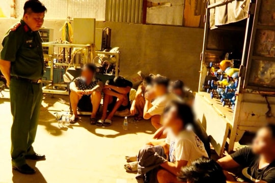 Phá đường dây mua bán khí cười liên tỉnh, tạm giữ 18 đối tượng