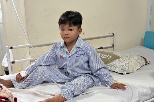 Cứu sống bé trai 6 tuổi bị thủng ruột vì nuốt nam châm