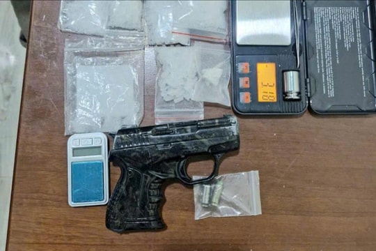 Bắt đối tượng tàng trữ ma túy cùng vật giống súng ở Gia Lai