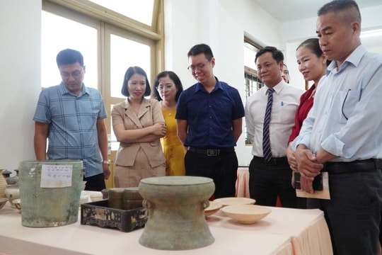 Bảo tàng Lịch sử thành phố Huế tiếp nhận hơn 1.400 tư liệu, hiện vật quý