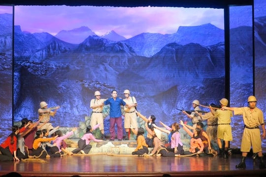 Trình diễn vở cải lương ca ngợi Anh hùng, Liệt sỹ Trần Thành Ngọ