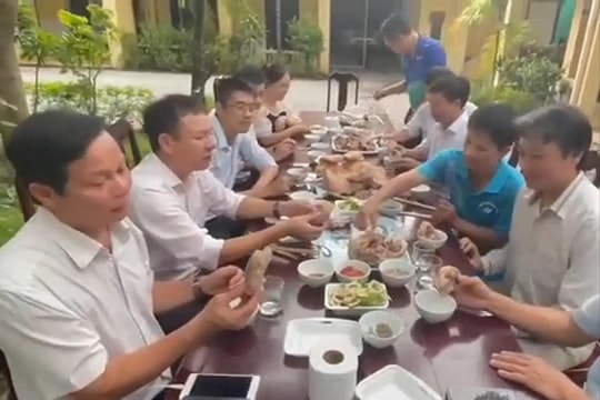 Lan tỏa video cán bộ thú y Huế thưởng thức thịt lợn kiểm dịch