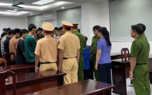 Khởi tố 21 thanh thiếu niên tụ tập đua xe trái phép