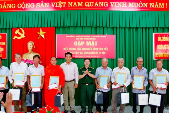 Phát huy vai trò người có uy tín trong xây dựng, bảo vệ biên giới biển