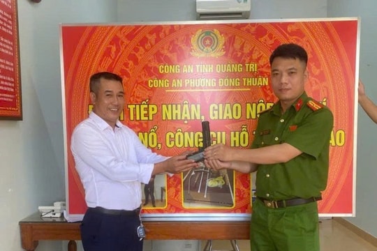 Nhiều người dân Quảng Trị tự nguyện giao nộp vũ khí