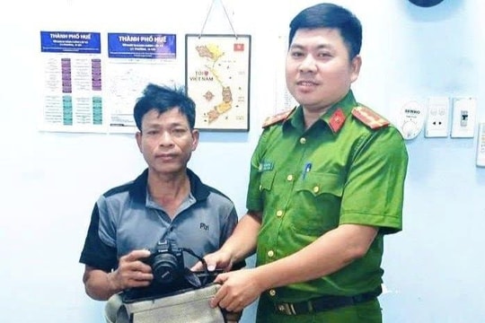 Nhanh chóng xác minh, trả lại máy ảnh cho người dân