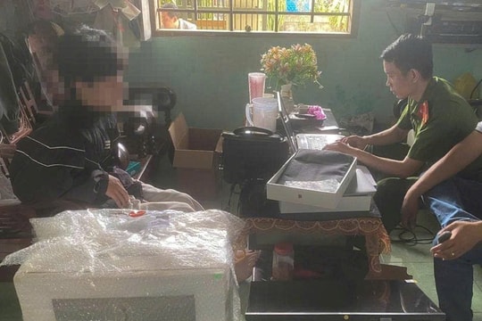 Làm giả hơn 300 hóa đơn chuyển tiền để lừa đảo