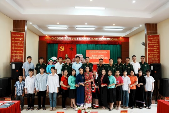 Khai giảng lớp bồi dưỡng tiếng Trung Quốc trên địa bàn xã Hoành Mô