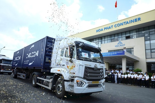 Hòa Phát bàn giao 1.000 container cho hãng tàu lớn Top 3 thế giới