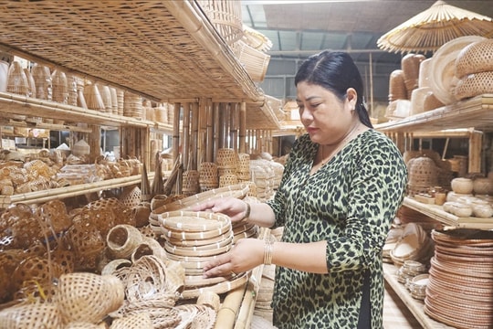 Nữ nghệ nhân và hành trình “giữ lửa” làng nghề trăm năm tuổi tại vùng đất Tây Đô