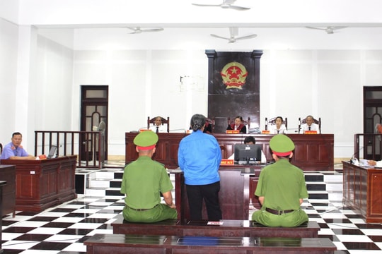 Giả danh giàu sang, dựng chuyện “đồng đen” để lừa đảo