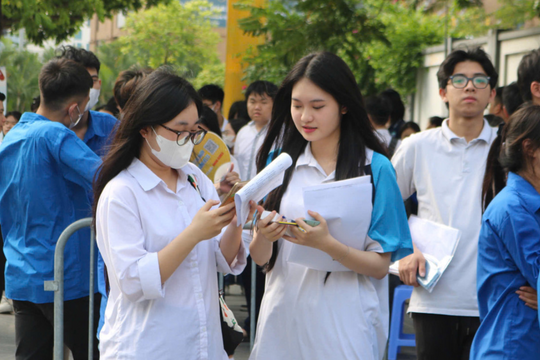 Công bố điểm chuẩn đại học 2025, khối Y Dược giảm sâu