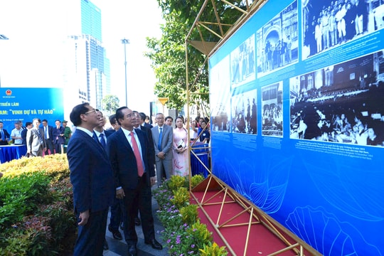 Khai mạc triển lãm ảnh 80 năm ngoại giao Việt Nam