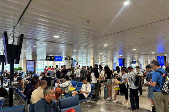 Cao điểm 2/9, sân bay Tân Sơn Nhất đón 130.000 khách/ngày