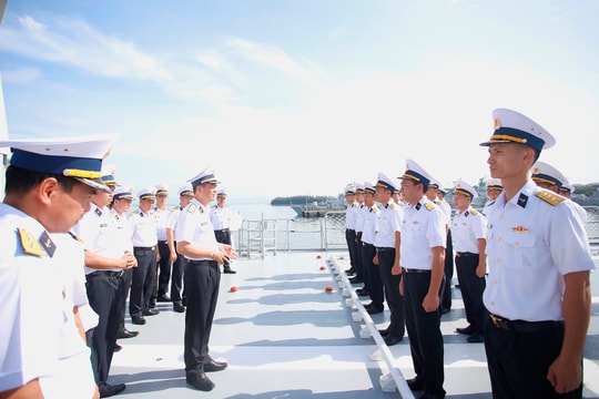 Chính ủy Hải quân kiểm tra, nắm tình hình các đơn vị tại Khánh Hòa