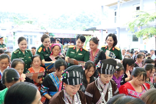 Ban Phụ nữ Quân đội tập huấn tuyên truyền pháp luật tại Lai Châu