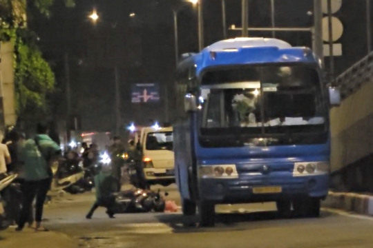 Ô tô va chạm với xe máy, 3 người thương vong