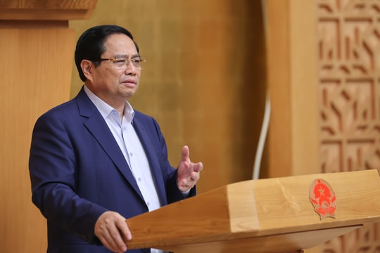 Thủ tướng: Việc giải quyết thủ tục cho người dân, doanh nghiệp phải đặt lên hàng đầu