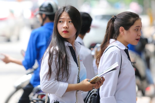 Top ngành hot 2025: Điểm chuẩn ‘kịch trần’, thí sinh 30 điểm mới đỗ