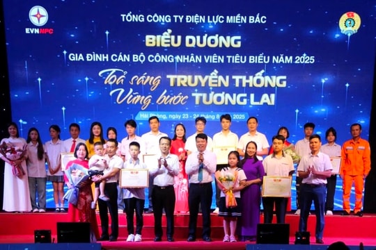 EVNNPC biểu dương con cán bộ nhân viên học giỏi, gia đình tiêu biểu