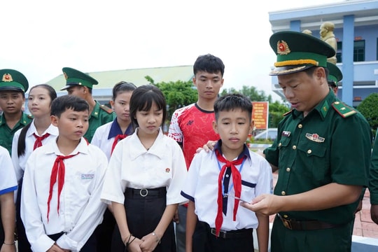 Đồng hành cùng học sinh nghèo trong năm học mới