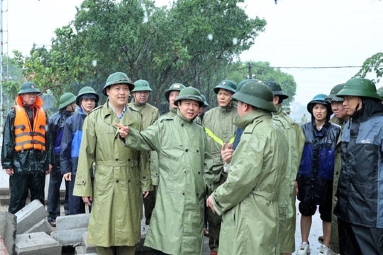 Lãnh đạo tỉnh Ninh Bình kiểm tra công tác ứng phó với bão số 5