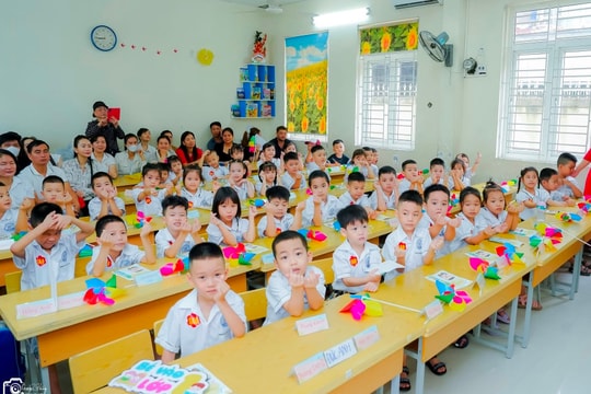 Hải Phòng chào đón học sinh lớp 1, lớp 9 và lớp 12 đến trường