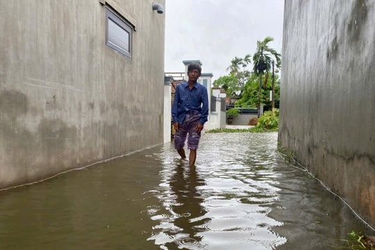 Ninh Bình: Mưa lớn trên diện rộng, nhiều tuyến đường bị ngập