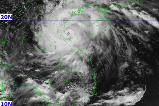 Bão số 5 tiến sát đất liền, cảnh báo dông lốc tại Hà Nội