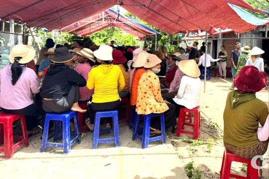 Đi bắt ốc với bạn, một cháu bé đuối nước thương tâm