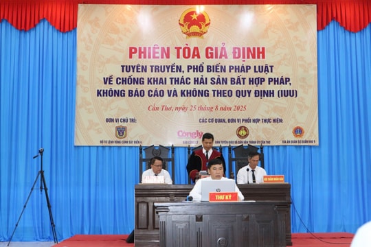 Hàng trăm ngư dân tham dự phiên tòa giả định tuyên truyền về chống khai thác IUU