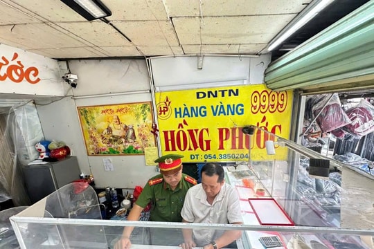 Vờ mua dưa rồi giật dây chuyền của người làm ruộng