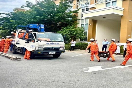 Điện lực Nghệ An – Hà Tĩnh chạy đua khắc phục sự cố sau bão
