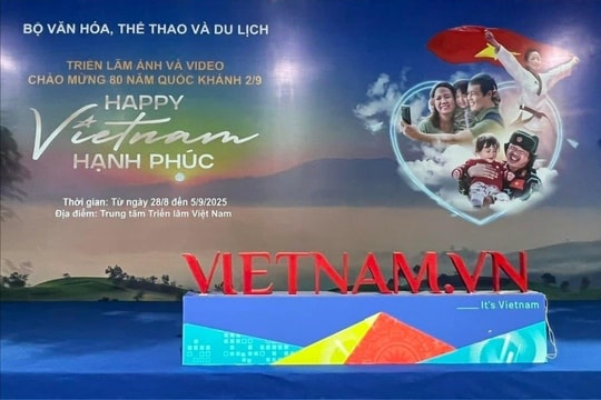 29.220 phần quà mang thông điệp “Việt Nam Hạnh phúc” tặng khách tham quan